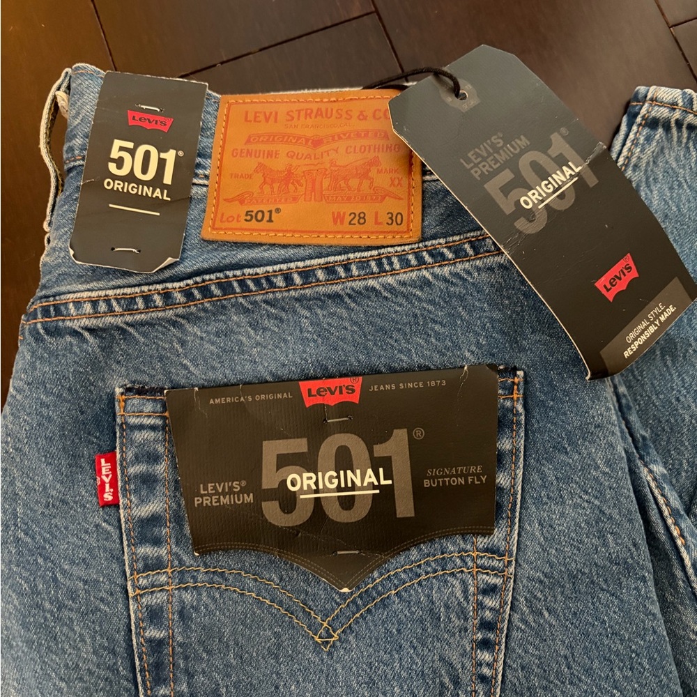 NWT Levi’s Premium Original 501 Straight Leg Light Wash Jeans 28” Waist Denim - Picture 9 of 11